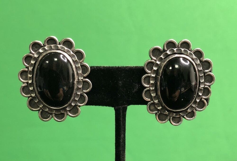 Taxco Mexico Sterling Silver Black Onyx Oval Clip On Earrings Scalloped Edge